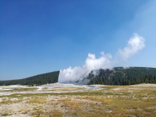 Fototapeta na wymiar grand prismatic e geyser yellowston national park