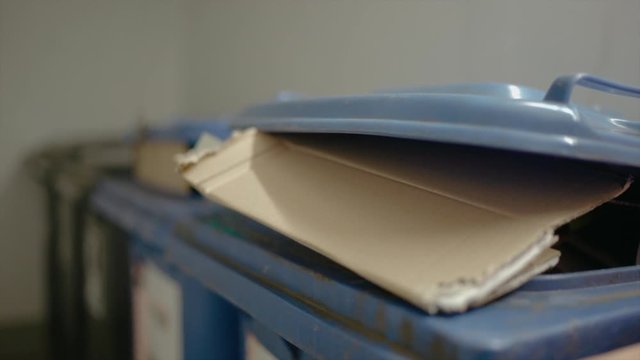 M&uuml;lltonnen voll