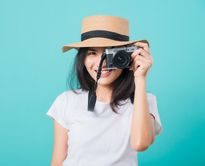 woman smile in summer hat standing with mirrorless photo camera