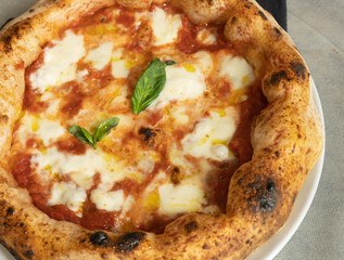 Traditional neapolitan pizza Margherita