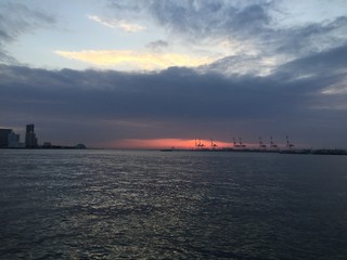 Fototapeta na wymiar 海の夕日