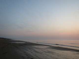 砂浜の夕日