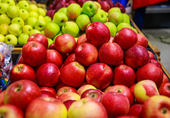 Naklejka na ściany i meble fruit apples in the store