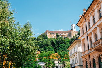 Fototapeta na wymiar Ljubljana castle on hill in Ljubljana, Slovenia