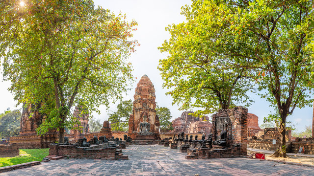 Wat Mahathat in Buddhist temple Is a temple built in ancient times at Ayutthaya near Bangkok. Thailand