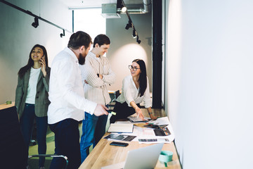 Obraz premium Business people coworking on project in office room