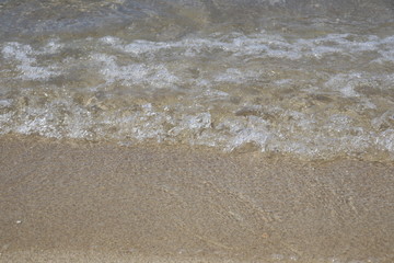 Eau de mer sur la plage 