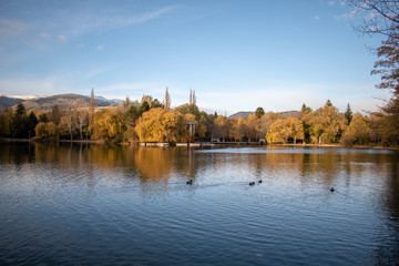 Fototapeta na wymiar Plan large du lac de Puigcerdà
