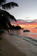 Coucher de soleil tropical aux Seychelles