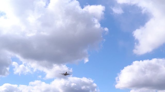 Boeing 737 landing at airport Platov 16.03.2020