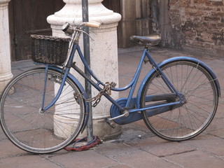 Fototapeta na wymiar bicicletta vintage