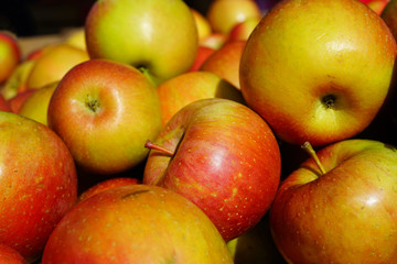 Fresh red and yellow apples at a farmers market