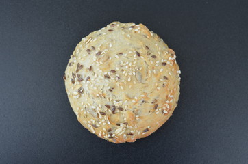 wypieki z pieca , pieczywo , bułeczki , bułki ,z pieca bochenki , pieczone ,z pieca , prosto z pieca , do piekarni reklama  , pieczone , bułka z pieca , wypieki z piekarni  , z cukierni  , śniadanie,