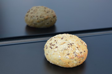wypieki z pieca , pieczywo , bułeczki , bułki ,z pieca bochenki , pieczone ,z pieca , prosto z pieca , do piekarni reklama  , pieczone , bułka z pieca , wypieki z piekarni  , z cukierni  , śniadanie,