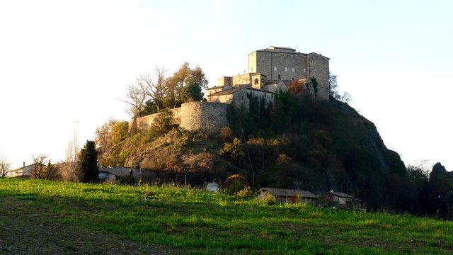 Costello di Rossena casnossa mab Unesco