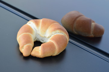 wypieki z pieca , pieczywo , bułeczki , bułki ,z pieca bochenki , pieczone ,z pieca , prosto z pieca , do piekarni reklama  , pieczone , bułka z pieca , wypieki z piekarni  , z cukierni  , śniadanie, © Szymon