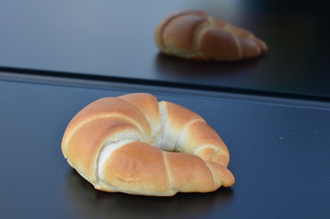 wypieki z pieca , pieczywo , bułeczki , bułki ,z pieca bochenki , pieczone ,z pieca , prosto z pieca , do piekarni reklama  , pieczone , bułka z pieca , wypieki z piekarni  , z cukierni  , śniadanie,