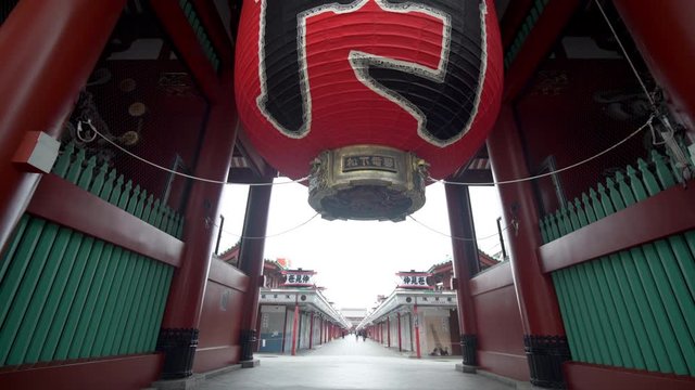 Wide lens shot of Kaminarimon gate with beautiful red japenese lantern chochin ("wind thunder gate" writen on the red lantern) is the entrance to the Sensoji temple, Tokyo, Japan.