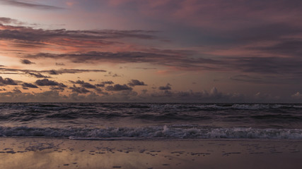 Fototapeta na wymiar Morze po zachodzie słońca 