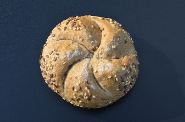 wypieki z pieca , pieczywo , bułeczki , bułki ,z pieca bochenki , pieczone ,z pieca , prosto z pieca , do piekarni reklama  , pieczone , bułka z pieca , wypieki z piekarni  , z cukierni  , śniadanie,