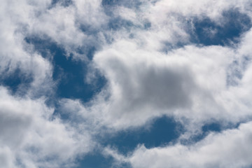 Obraz premium Beautiful clouds on a sunny day, soft focus.