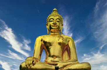 Fototapeta premium Temple de Thaïlande avec ses statues et stupas