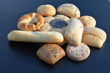 wypieki z pieca , pieczywo , bułeczki , bułki ,z pieca bochenki , pieczone ,z pieca , prosto z pieca , do piekarni reklama  , pieczone , bułka z pieca , wypieki z piekarni  , z cukierni  , śniadanie,