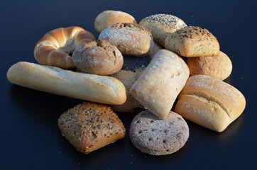 wypieki z pieca , pieczywo , bułeczki , bułki ,z pieca bochenki , pieczone ,z pieca , prosto z pieca , do piekarni reklama  , pieczone , bułka z pieca , wypieki z piekarni  , z cukierni  , śniadanie,