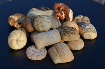 wypieki z pieca , pieczywo , bułeczki , bułki ,z pieca bochenki , pieczone ,z pieca , prosto z pieca , do piekarni reklama  , pieczone , bułka z pieca , wypieki z piekarni  , z cukierni  , bułka śnia,