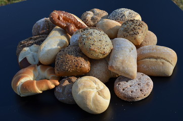 wypieki z pieca , pieczywo , bułeczki , bułki ,z pieca bochenki , pieczone ,z pieca , prosto z pieca , do piekarni reklama  , pieczone , bułka z pieca , wypieki z piekarni  , z cukierni  , bułka śnia,