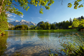 Fototapeta na wymiar Sommerlicher Gebirgssee in Österreich