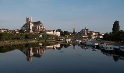 Fototapeta premium Vue d'Auxerre et de l'Yonne