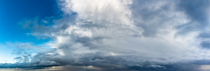 Obraz premium Fantastic clouds against blue sky, panorama