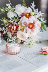 Obraz na płótnie Canvas bouquet flower on table