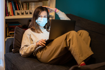 Obraz premium A white girl is working from home during Coronavirus or Covid-19 quarantine, coronavirus covid 19 infected patient in coronavirus covid 19 quarantine room using computer