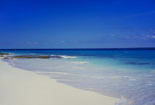 Mexico, Quintana Roo, Cancun, Perfect White Sand Beach