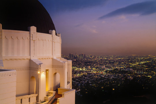 North America, USA, California, Los Angeles Griffith Observatory view dusk