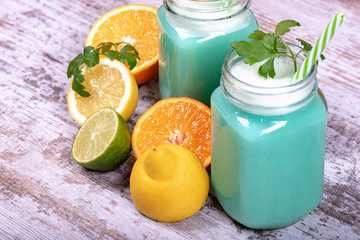 Fototapeta na wymiar Smoothies made with refreshing citrus
