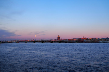 Fototapeta na wymiar bridge over the river in the city at sunset