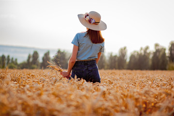 girl in a hat and wheat