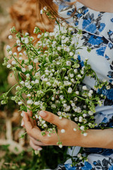 hand holding flowers