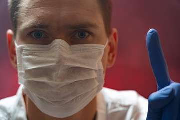 The doctor shows that it is necessary to use a respiratory mask in an epidemic