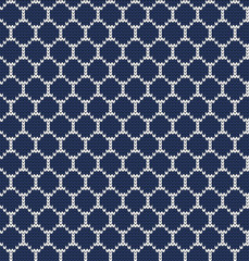 Knitted seamless small geometric pattern
