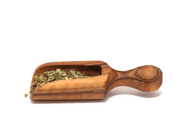 Oregano in einer Gewürzschaufel