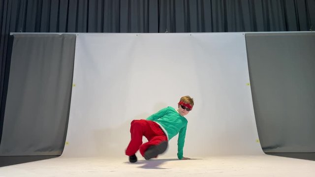 little boy dancing breakdance