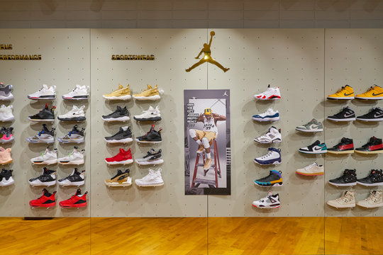 Nike store in singapore airport hotsell