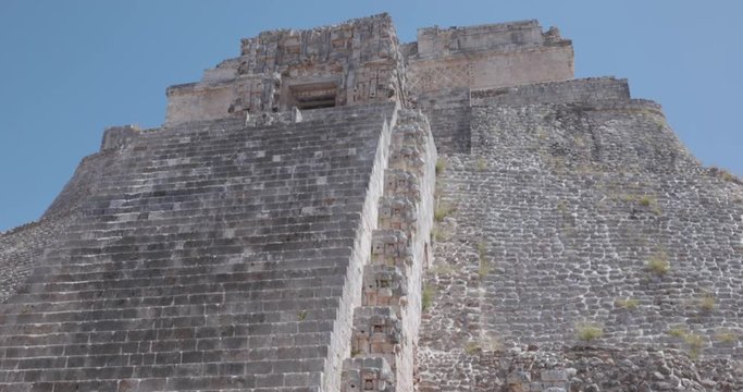 traveling en la ciudad maya de uxmal
