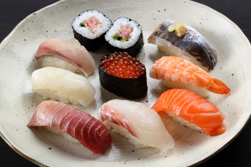 和皿のにぎり鮨