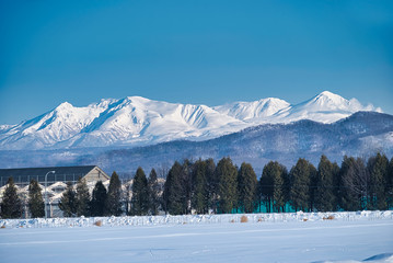 北海道　冬の大雪山連峰　旭川市からの眺め