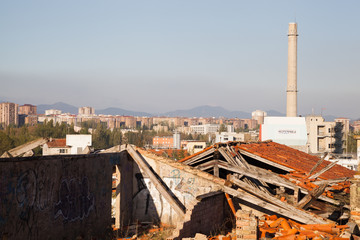 Vistas desde la antigua nave abandonada Argal en Pamplona 